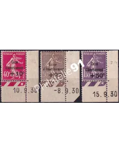 Timbres n° 266 à 268 neufs, coins de feuille datés, timbres France