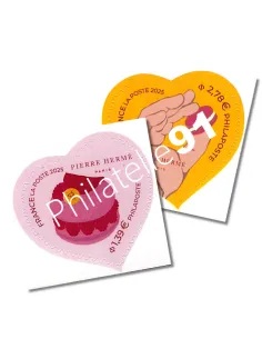 Les 2 timbres adhésifs coeurs Pierre Hermé, timbres de France 2025