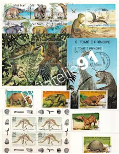 Lot de timbres thématique dinosaures , timbres thématiques