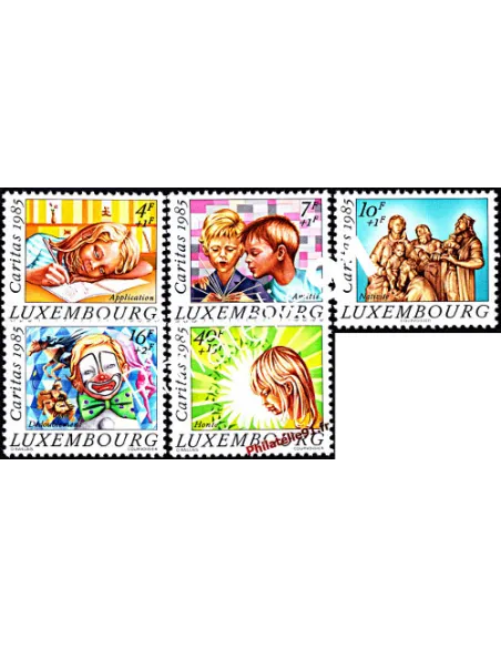 Timbres du Luxembourg n° 1088 à 1092  - Œuvre de Charité. Jeux de physionomie des enfants et Nativité
