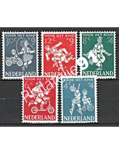 Timbres des Pays-Bas n° 696 à 700 - Enfance