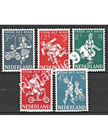 Timbres des Pays-Bas n° 696 à 700 - Enfance