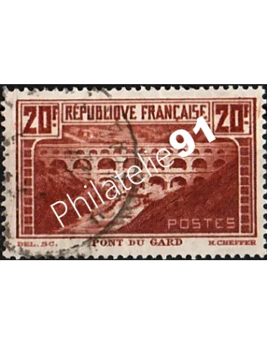 Timbre n° 262 oblitéré, Chaudron, Le Pont du Gard, timbres France