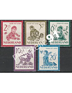 Timbres des Pays-Bas n° 549 à 553 - Enfance
