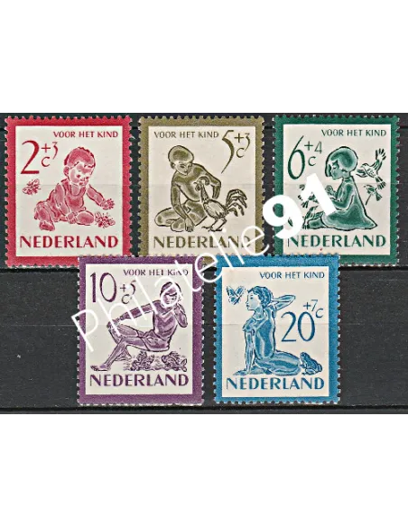 Timbres des Pays-Bas n° 549 à 553 - Enfance