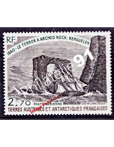 TAAF -  P.A. n°  59 - Le voilier "Le Terror" à Arched Rock.