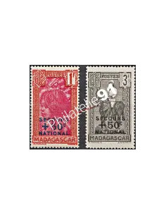 Timbres de MADAGASCAR n° 232 - 233 - Jeune fille Hova - Général Galliéni